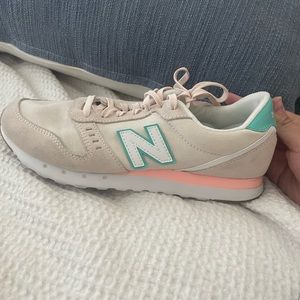 New Balance Tennis Shoes